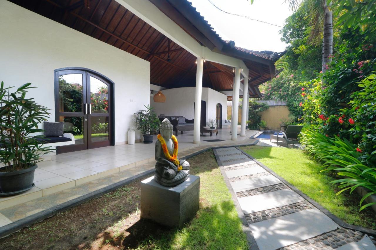 Singgah Villas Seminyak Exterior foto